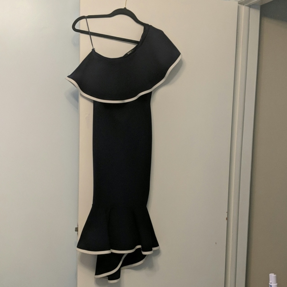 One shoulder ruffle trumpet dress